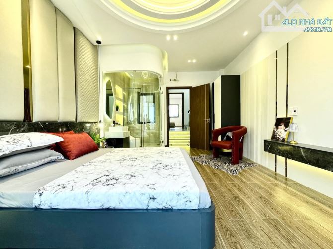 SIÊU PHẨM NHÀ PHỐ 4 TẦNG CÓ THANG MÁY - HẺM XE HƠI 8m THÔNG THOÁNG - 14