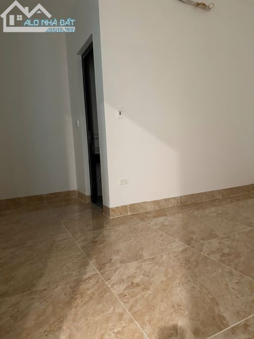 CHÍNH CHỦ- CHO THUÊ NHÀ 5 TẦNG , CÓ THANG MÁY MẶT TIỀN ĐƯỜNG TÔN ĐỨC THẮNG - 2