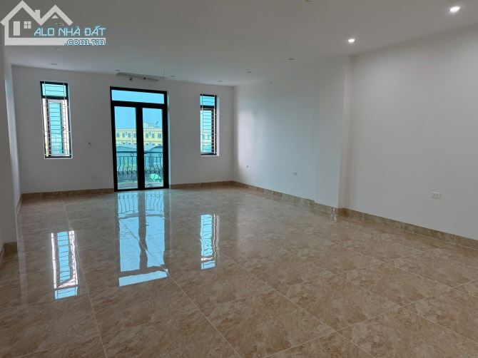 CHÍNH CHỦ- CHO THUÊ NHÀ 5 TẦNG , CÓ THANG MÁY MẶT TIỀN ĐƯỜNG TÔN ĐỨC THẮNG - 5