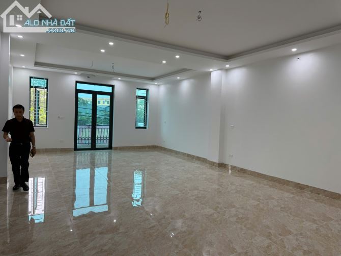 CHÍNH CHỦ- CHO THUÊ NHÀ 5 TẦNG , CÓ THANG MÁY MẶT TIỀN ĐƯỜNG TÔN ĐỨC THẮNG - 9