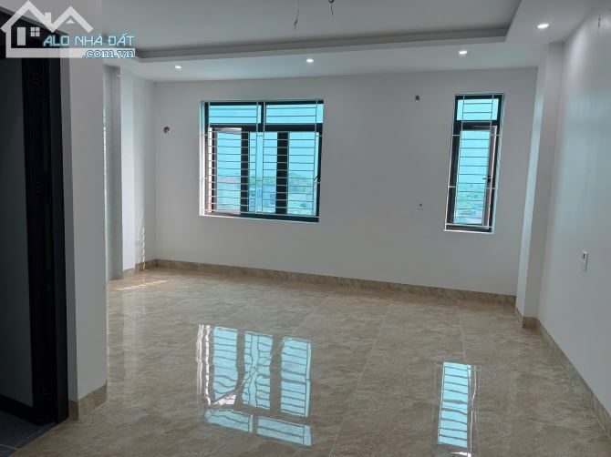 CHÍNH CHỦ- CHO THUÊ NHÀ 5 TẦNG , CÓ THANG MÁY MẶT TIỀN ĐƯỜNG TÔN ĐỨC THẮNG - 10