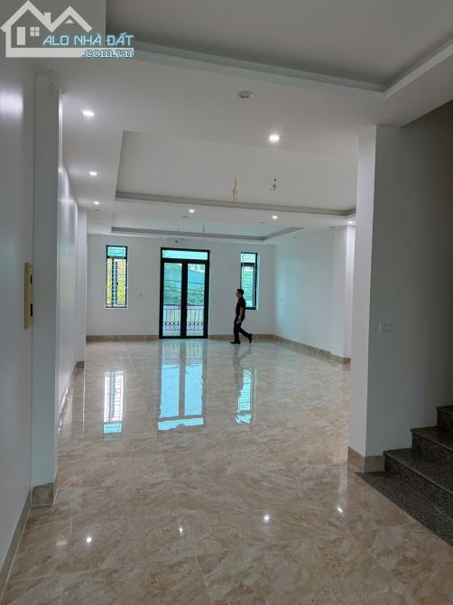 CHÍNH CHỦ- CHO THUÊ NHÀ 5 TẦNG , CÓ THANG MÁY MẶT TIỀN ĐƯỜNG TÔN ĐỨC THẮNG - 12