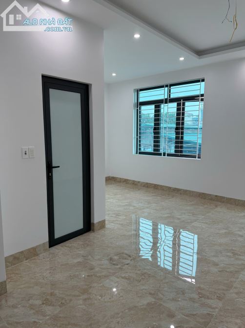 CHÍNH CHỦ- CHO THUÊ NHÀ 5 TẦNG , CÓ THANG MÁY MẶT TIỀN ĐƯỜNG TÔN ĐỨC THẮNG - 15