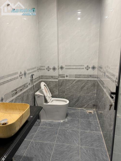CHÍNH CHỦ- CHO THUÊ NHÀ 5 TẦNG , CÓ THANG MÁY MẶT TIỀN ĐƯỜNG TÔN ĐỨC THẮNG - 21
