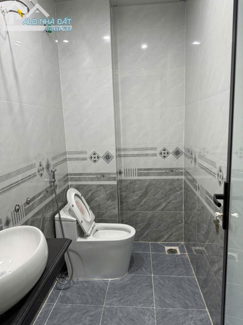 CHÍNH CHỦ- CHO THUÊ NHÀ 5 TẦNG , CÓ THANG MÁY MẶT TIỀN ĐƯỜNG TÔN ĐỨC THẮNG - 23