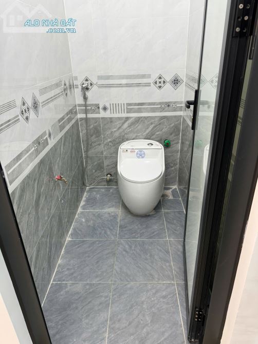 CHÍNH CHỦ- CHO THUÊ NHÀ 5 TẦNG , CÓ THANG MÁY MẶT TIỀN ĐƯỜNG TÔN ĐỨC THẮNG - 24