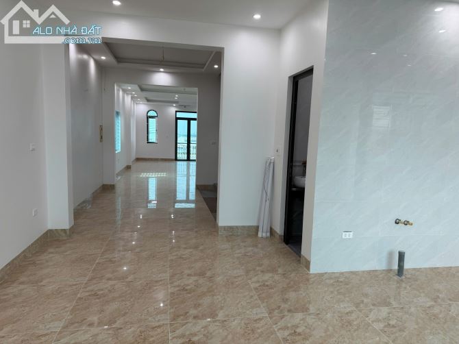 CHÍNH CHỦ- CHO THUÊ NHÀ 5 TẦNG , CÓ THANG MÁY MẶT TIỀN ĐƯỜNG TÔN ĐỨC THẮNG - 33