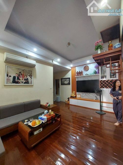 Cần bán gấp căn hộ chung cư tòa N07, phố Thành thái, Quận  Cầu Giấy dt 85m, tầng 6,giá 6,2 - 2