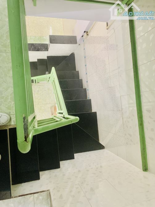 Bán nhà Âu Dương Lân P1Q8, nhà đẹp 3 tầng vào ở ngay, giá chỉ 2,4 tỷ - 2
