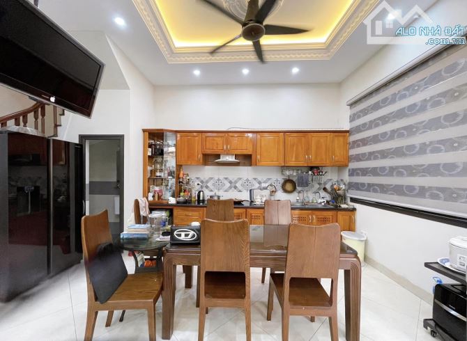 Bán nhà Phố Hoàng Quốc Việt, 55m2, 4 tầng, ô tô tránh, mặt tiền 5m, giá 16 tỷ - 2