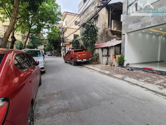 Cần bán gấp căn nhà xây mới đẹp kiên cố nằm trong khu phân lô 918 Phúc Đồng, Long Biên - 2