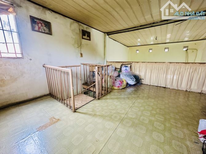 Nhà mặt tiền Cây Sung Q8, ngang 4,2m, 40m2, sổ đẹp không quy hoạch. Vị trí đẹp - 2