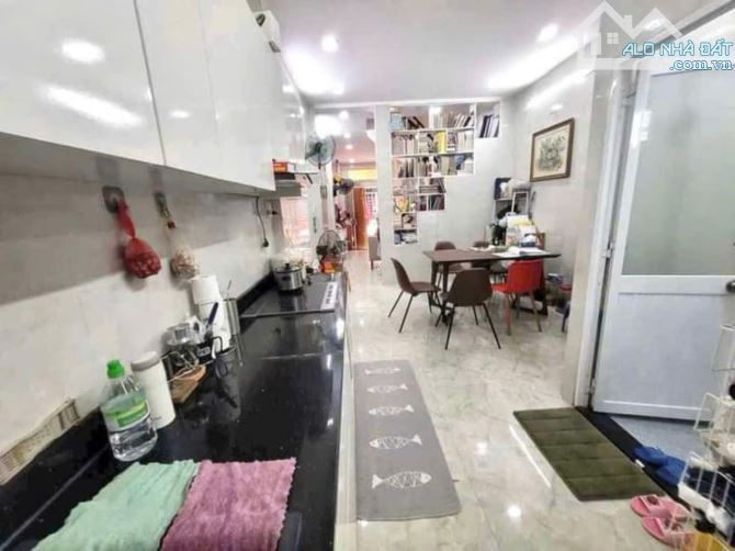KẸT VỐN BÁN GẤP NHÀ VƯỜN CHUỐI Q3 60M2 2TY570TR SHR NẰM GẦN CHỢ - 2