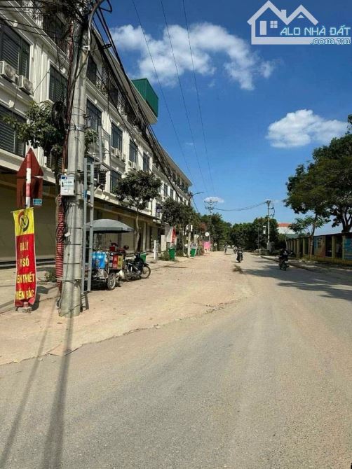 ĐẤT PHỤNG CHÂU MẶT ĐƯỜNG TRƯỜNG THỂ DỤC 62M NHỈNH 3TỶ - 2