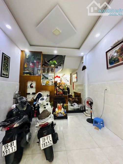 SIÊU PHẨM 4 TẦNG LẠC LONG QUÂN – DÂN TRÍ CAO – GIÁ CHỈ 7.8 TỶ – HẺM XE HƠI – CÁCH LTK 50M - 2