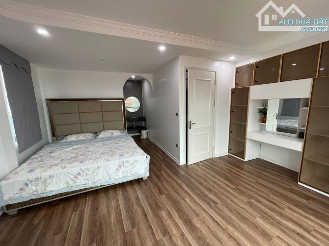 BÁN NHÀ PHÂN LÔ HOÀNG VĂN THÁI, THANH XUÂN 64M² x 5 TẦNG Ô TÔ NGỦ TRONG NHÀ GIÁ 15,5t - 2
