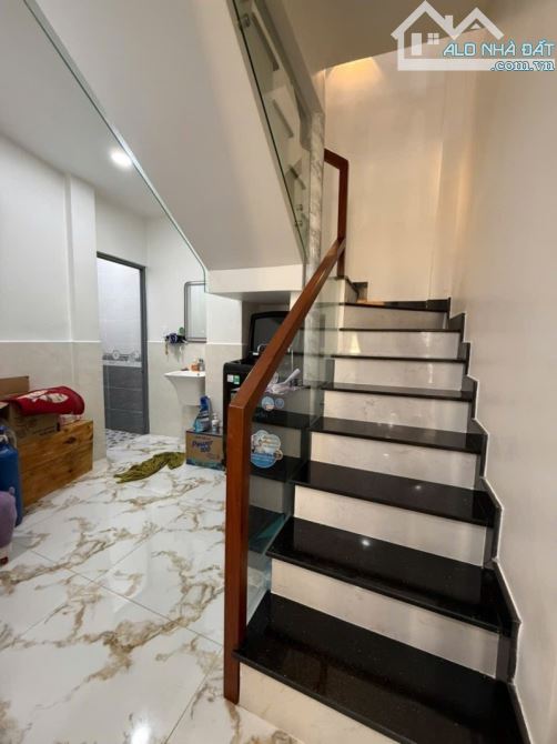 QUẬN 8 NGAY CẦU CHÀ VÀ KẾ QUẬN 5 - DT GẦN 60M2 CN ĐỦ - NỞ HẬU TÀI LỘC - HẺM THÔNG - 5.4 TỶ - 2