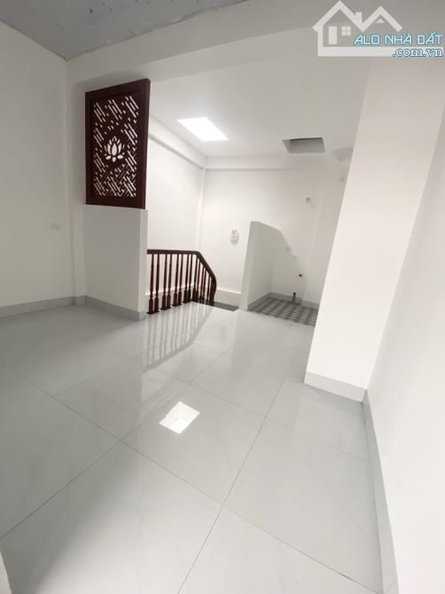 CẦN BÁN GẤP CĂN NHÀ ĐẠI MỖ CÁCH ĐƯỜNG OTO 20m, 5 TẦNG MỚI GIÁ HƠN 5 tỷ - 2