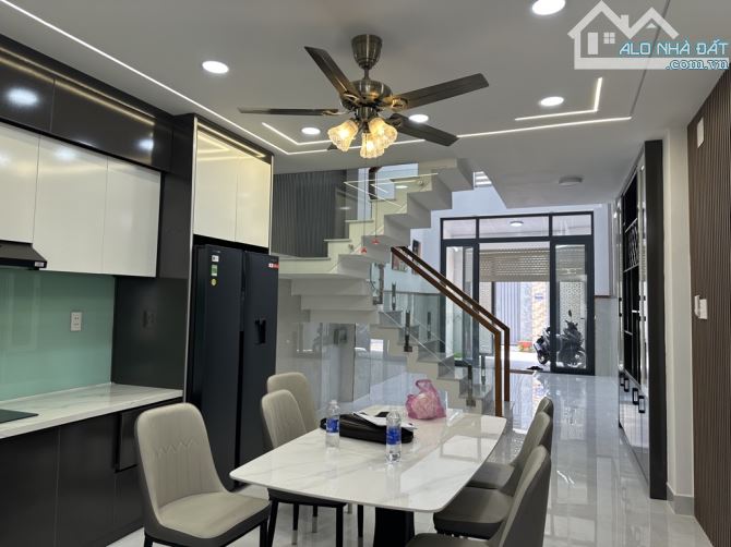 BÁN NHÀ 4 TẦNG - 4 P. NGỦ - HẺM XH - PHẠM VĂN BẠCH - F 15 - TÂN BÌNH - GIÁ 6,2 TỶ - 2