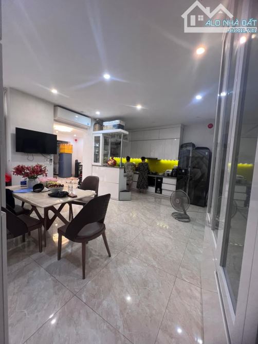 Bán đất, tặng Biệt thự phố Vũ Miên, Tây Hồ. Ô tô. 165m2, Mt 10m. Nhỉnh 290tr/m2 - 2