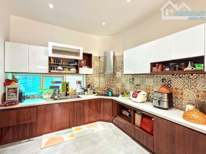 MẶT TIỀN HẢI CHÂU - Ô TÔ ĐỖ - KINH DOANH - NHÀ 3 TẦNG 3 MÊ - 72M2 VUÔNG ĐẸP -- CHỈ 7 TỶ X - 2