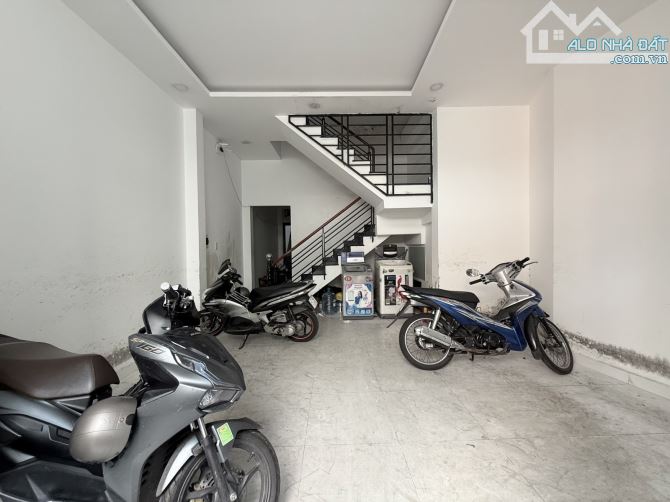 Bán nhà 181/ Nguyễn Thượng Hiền, BT 90m2 4 tầng 8P CHDV 60TR/TH chỉ 10,8 tỷ - 2