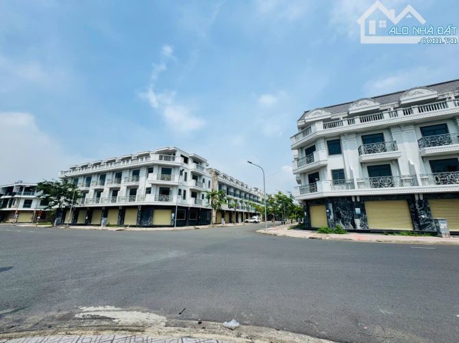 Bán nhà 1 trệt 3 lầu góc 2 mặt tiền đường E6, Bửu Long, Biên Hòa, 135m2, giá 7 tỷ 800 - 2