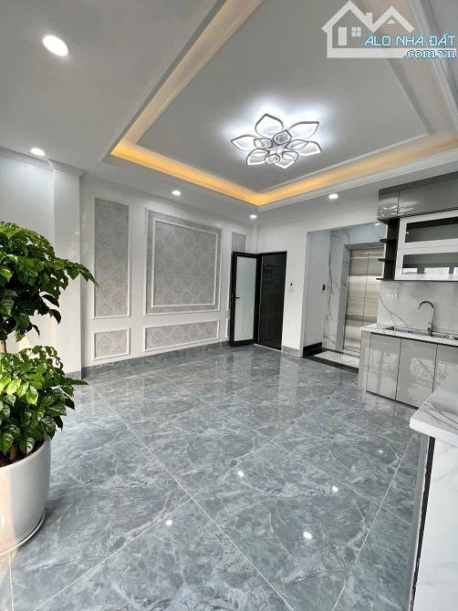 - Bán nhà đường Trần Cung, sát phố, nội thất xịn sò, 80m2, 13 tỷ. - 2