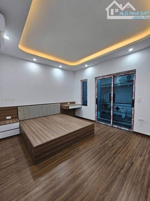 - Bán nhà đường Trần Cung, sát phố, nội thất xịn sò, 82m2, 13.3 tỷ. - 2