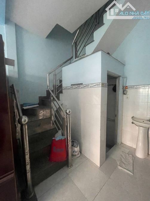 Bán nhà Lạc Long Quân, gần Âu Cơ, Tân Bình, 32m² - 4x8 - 2 tầng, chỉ hơn 3 tỷ - 2