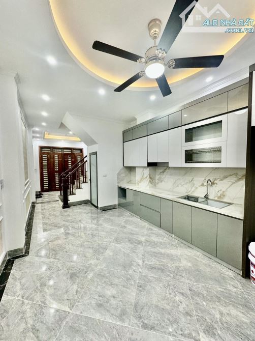 Bán nhà ngõ 31 Phan Đình Giót cách 1 nhà ra phố 40M2 5 Tầng Full nội thất - 2