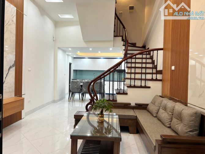 BÁN NHÀ NGỌC THỤY, Ô TÔ QUA NHÀ - 44M2 ×5 TẦNG, MT 4M - 8,2 TỶ. - 2