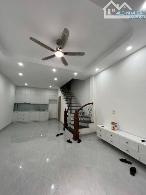 Bán Nhà Lô Góc Gần Đường Nguyễn Văn Cừ, 36,7m2, 5 Tầng, Cực Gần Ôtô, Giá Đầu Tư 6,2 Tỷ - 2