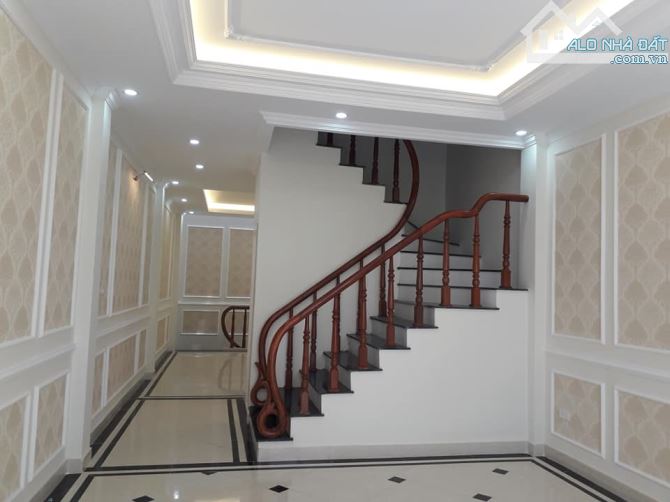- Bán nhà đường Trần Cung, sát phố, nội thất xịn sò, 57m2, 12.5 tỷ. - 2