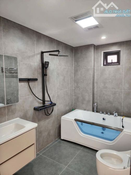 Nhà đẹp nội thất xịn đường ô tô tránh khu Quân Đội 918 Phúc Đồng DT 45m2 . Giá 16.38 tỷ - 2