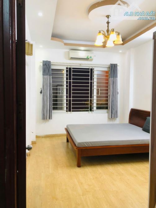 BÁN GẤP NHÀ GỐC ĐỀ - 30M2 - TRUNG TÂM - GẦN PHỐ - Ô TÔ GẦN - 6,5 TỶ. - 2