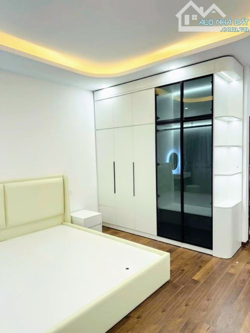 HÀNG KỊCH ĐỘC - NGỌC THUỴ -7 TẦNG THANG MÁY - Ô TÔ 7 CHỖ  - FULL NỘI THẤT - DT43m-Giá 13.5 - 2
