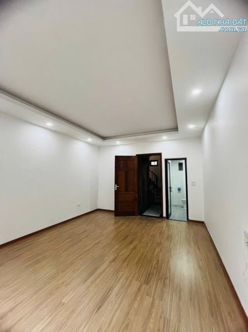 Căn góc - Thang Máy ngõ Văn Chương 36m 6 tầng giá 7.95 tỷ - 2