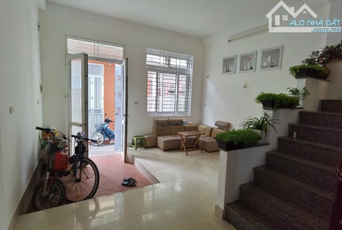 BÁN NHÀ GIÁP NHỊ . NGAY TRUNG TÂM . DT 47 M .NHÀ  3 TẦNG . MT4,6 M . BÁN 8,8 TỶ - 2