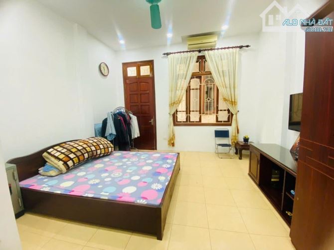 Bán nhà Hoàng Hoa Thám 10 tỷ , 60M x 5T , nhà dân xây, full nội thất , Ngõ rộng - 2
