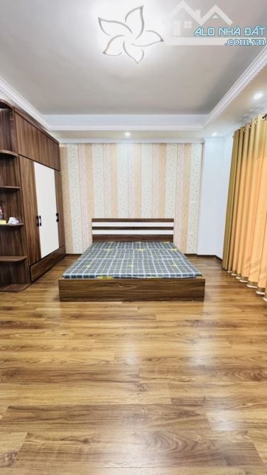 NGÕ PHÂN LÔ QUÂN ĐỘI - VƯƠNG THỪA VŨ - MẶT TIỀN BỰ - DÂN TRÍ CAO - THÔNG KHẮP NGẢ - 2