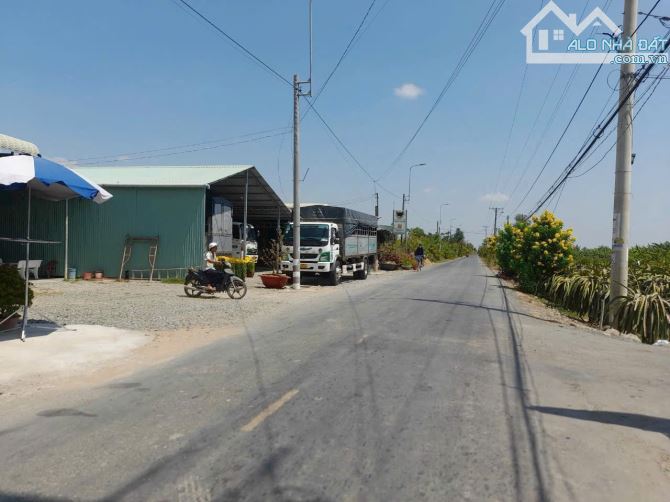 Hàng thơm, 600m2 đất vườn View Kênh Tân Trụ, chỉ 550tr - 2