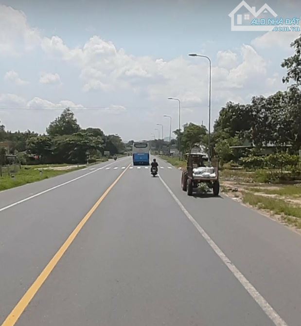 1 hecta đất đẹp mặt tiền QL1A , cách cổng chính KCN Tân Đức 3,5km - 2