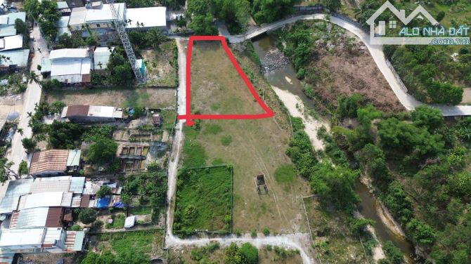 Đất 2 mặt kiệt gần suối 500m2 có 120m2 đất ở ngang rộng rãi 27m - 2