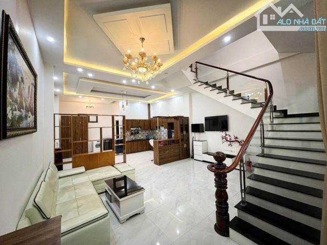 🔥 BÁN KHÁCH SẠN ĐẸP – NGÔ THÌ SỸ - KHU VỰC TRUNG TÂM ĐÀ LẠT 🔥- 12.5 TỶ - 2