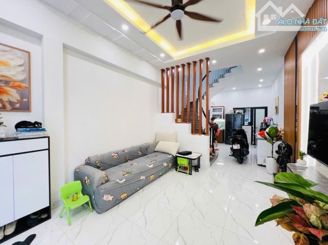 NHÀ ĐẸP NGAY XUÂN THUỶ - CẦU GIẤY - DỊCH VỌNG - 5 TẦNG 45M - FULL NỘI THẤT XỊN - 2