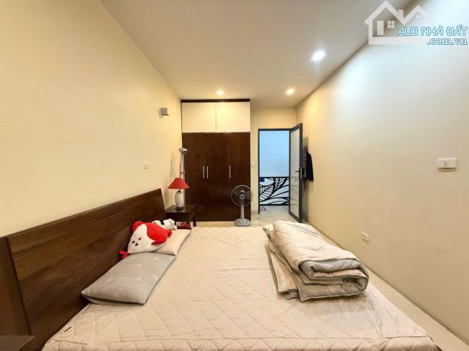 Bán nhà Lạc Long Quân Tây Hồ 43m 5tầng 6,4tỷ 6PN Cạnh Hồ Tây - 2