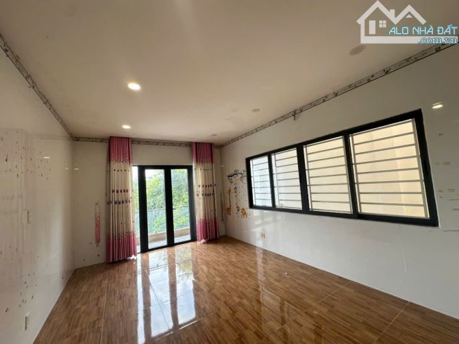 Nhà 3 tầng xây tâm huyết – hẻm tải tránh - Thạnh Lộc Quận 12 – ngang 5m – giá 5.7 tỷ - 2