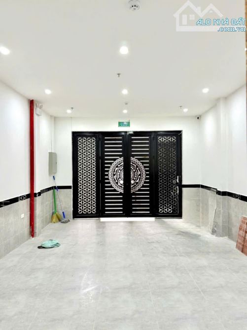 Bán Nhà Mặt Ngõ 97, Cầu Bươu, Đối Diện Viện K - Ô Tô Đỗ Cửa, Kinh Doanh Sầm Uất chỉ 6,7tỷ - 2