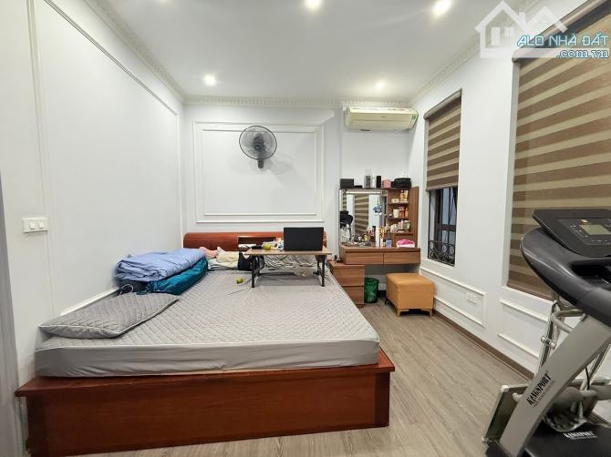 BÁN CỰC GẤP nhà Trích Sài, Tây Hồ 42m2, 5 tầng, giá 7.15 tỷ - 2
